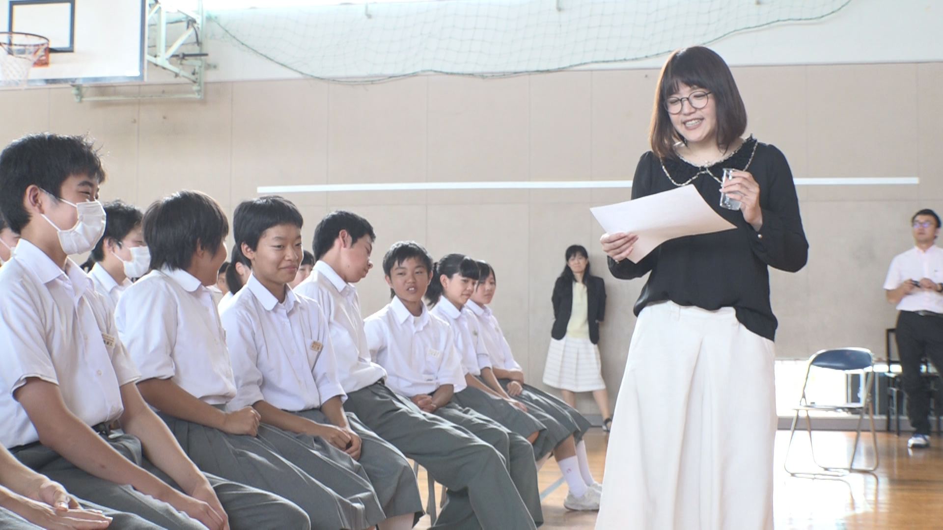 俳優の渡辺樹里さん 母校の城北中で講演