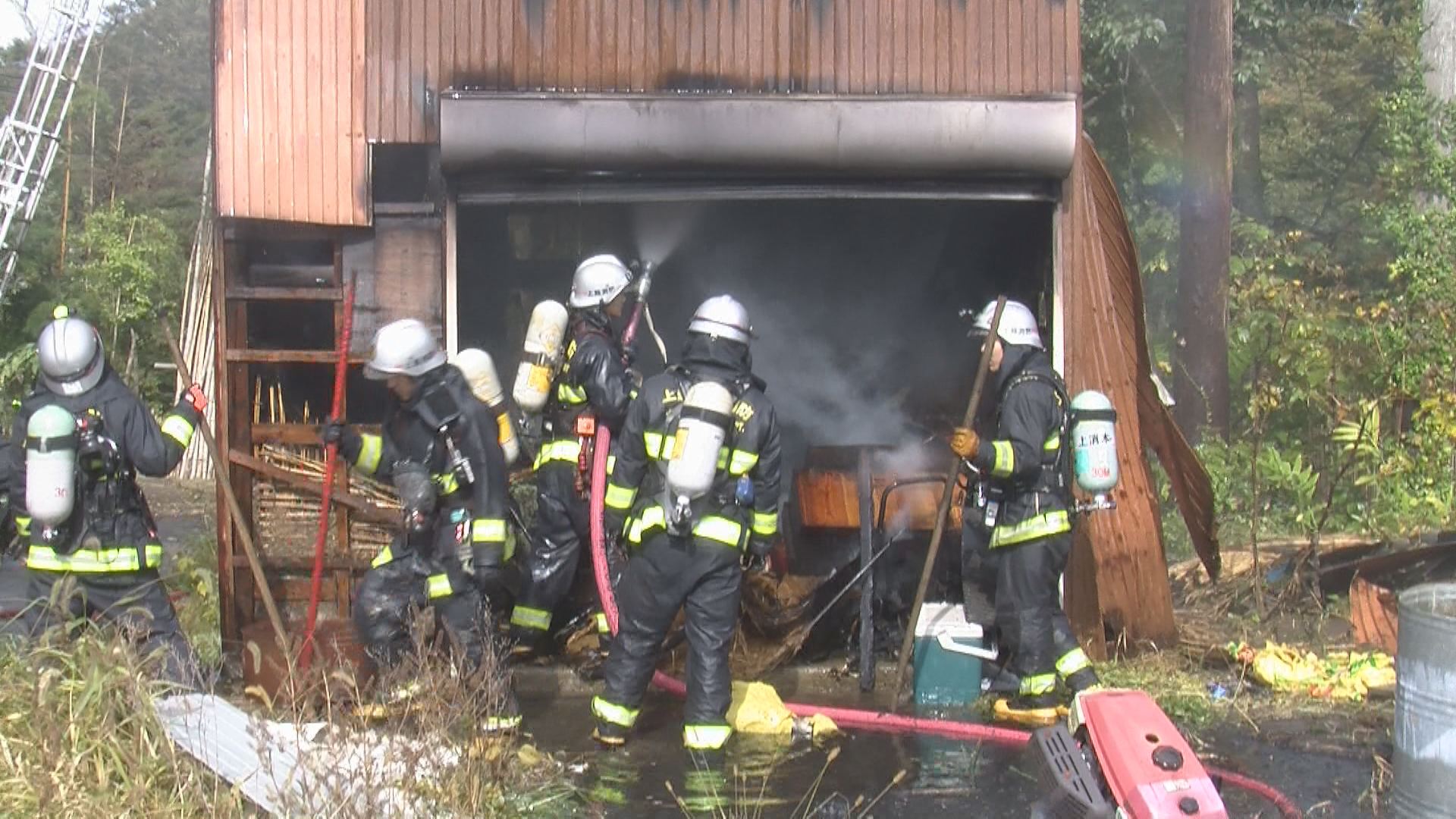 板倉区久々野　作業小屋で火災　けが人なし