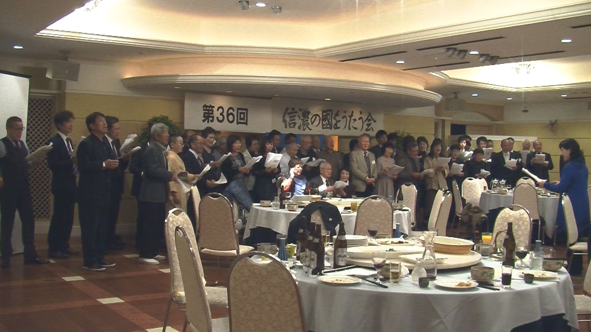 故郷に想い馳せ「信濃の国」声高らかに♪