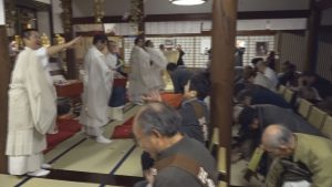 供物まき