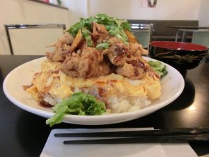 チキンのカラ揚げ丼1