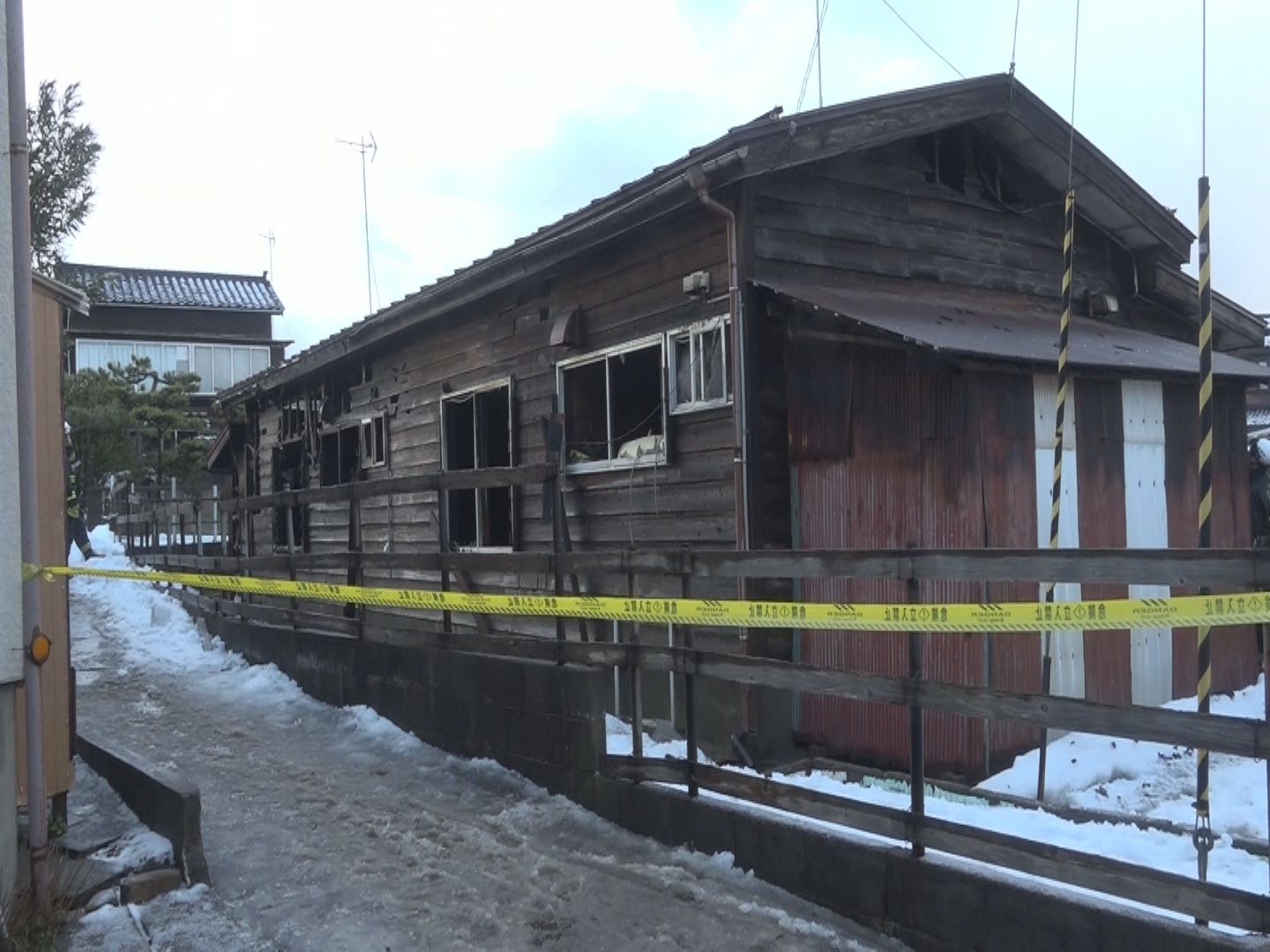 五智2丁目で住宅全焼　70代男性がやけど