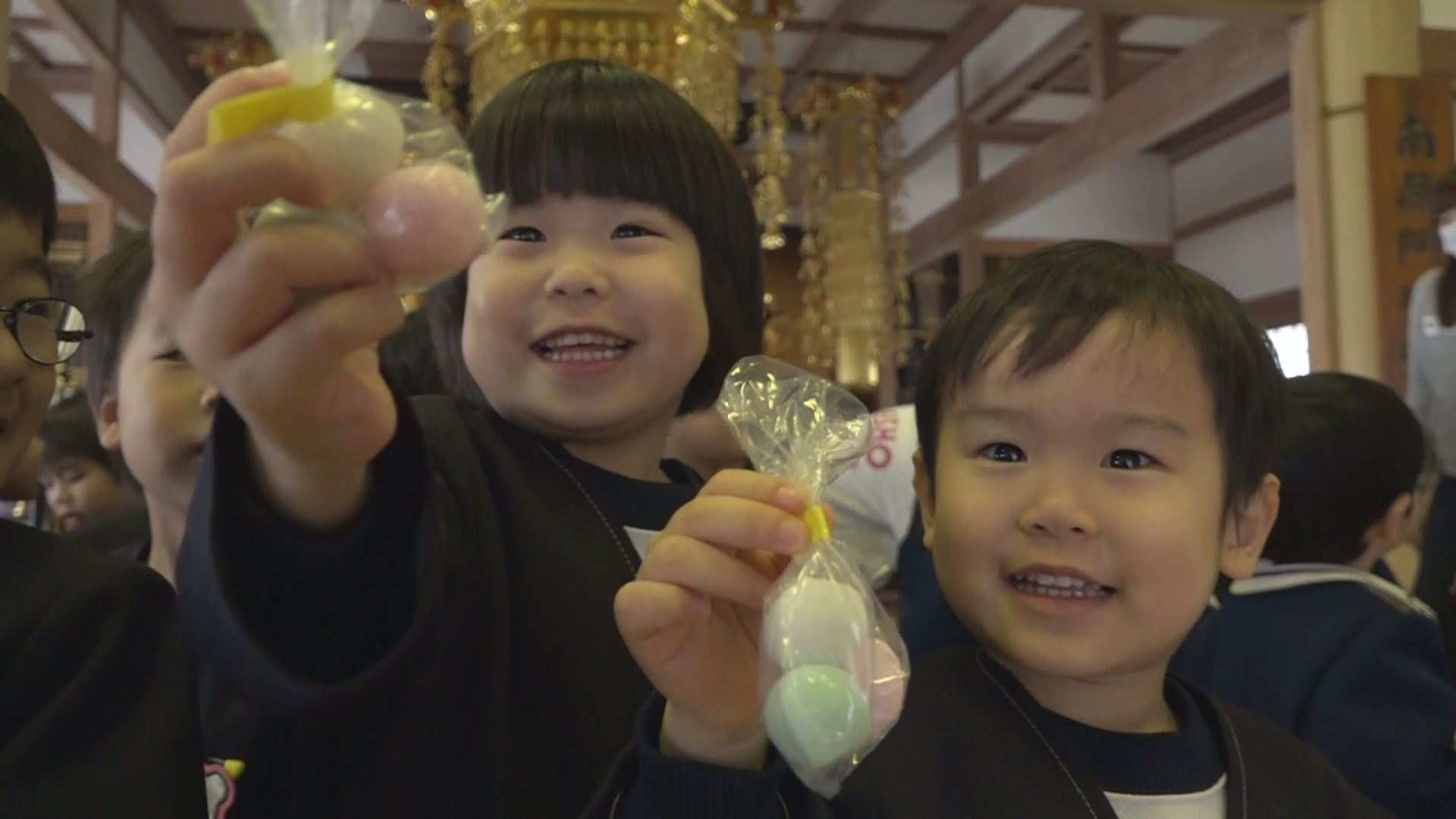 釈迦の命日 大嚴寺で伝統の「だんごまき」