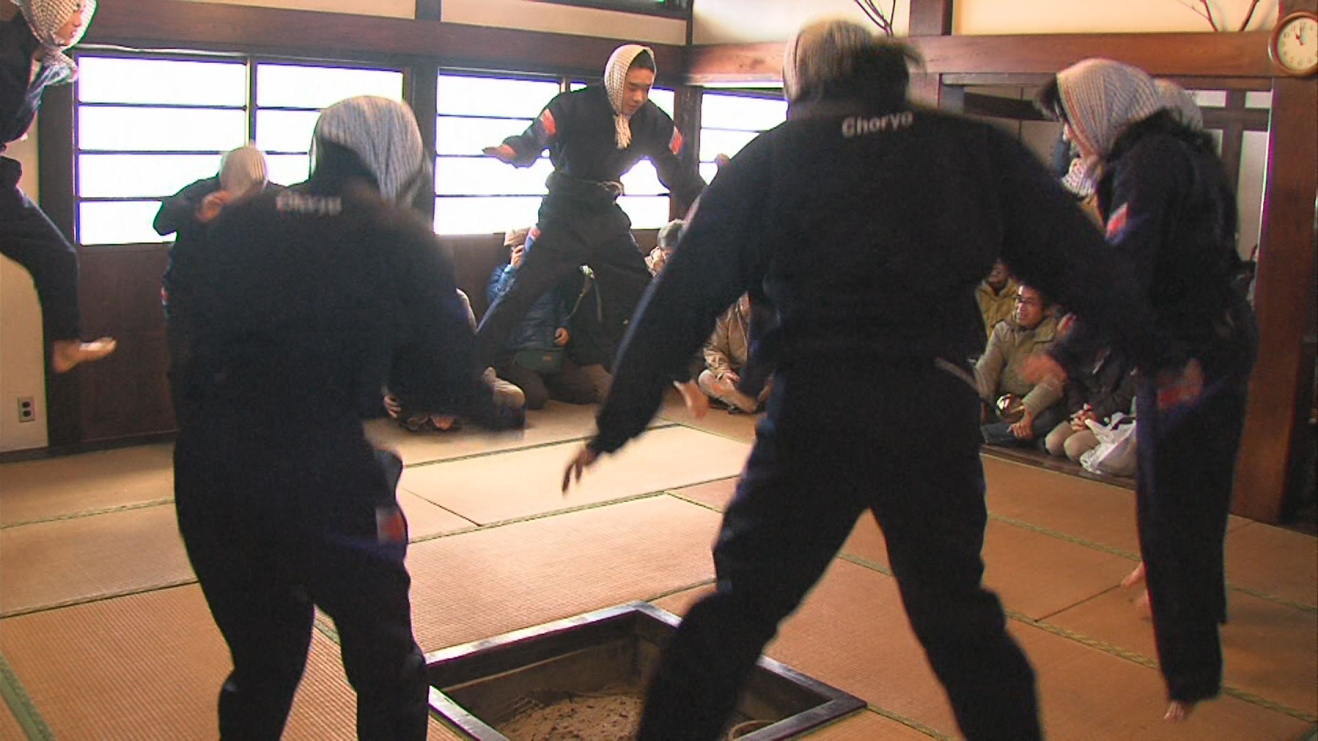 奇祭「馬」　地元中学校の生徒も全員参加