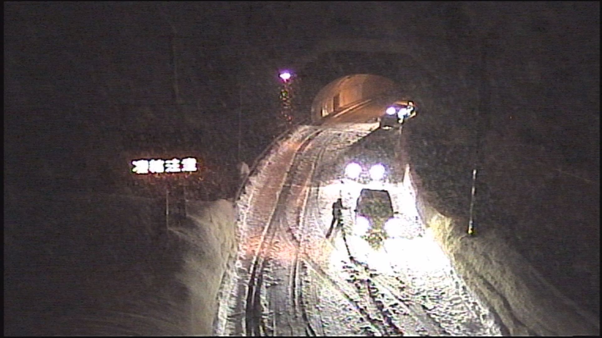 妙高トンネル付近で雪崩　けが人なし