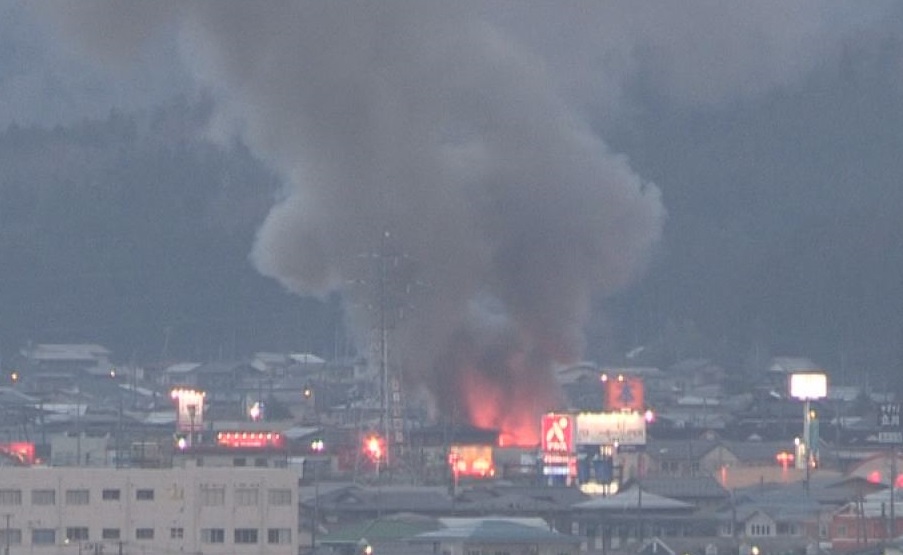 上越市加賀町で建物火災 午後6時56分ごろ鎮火