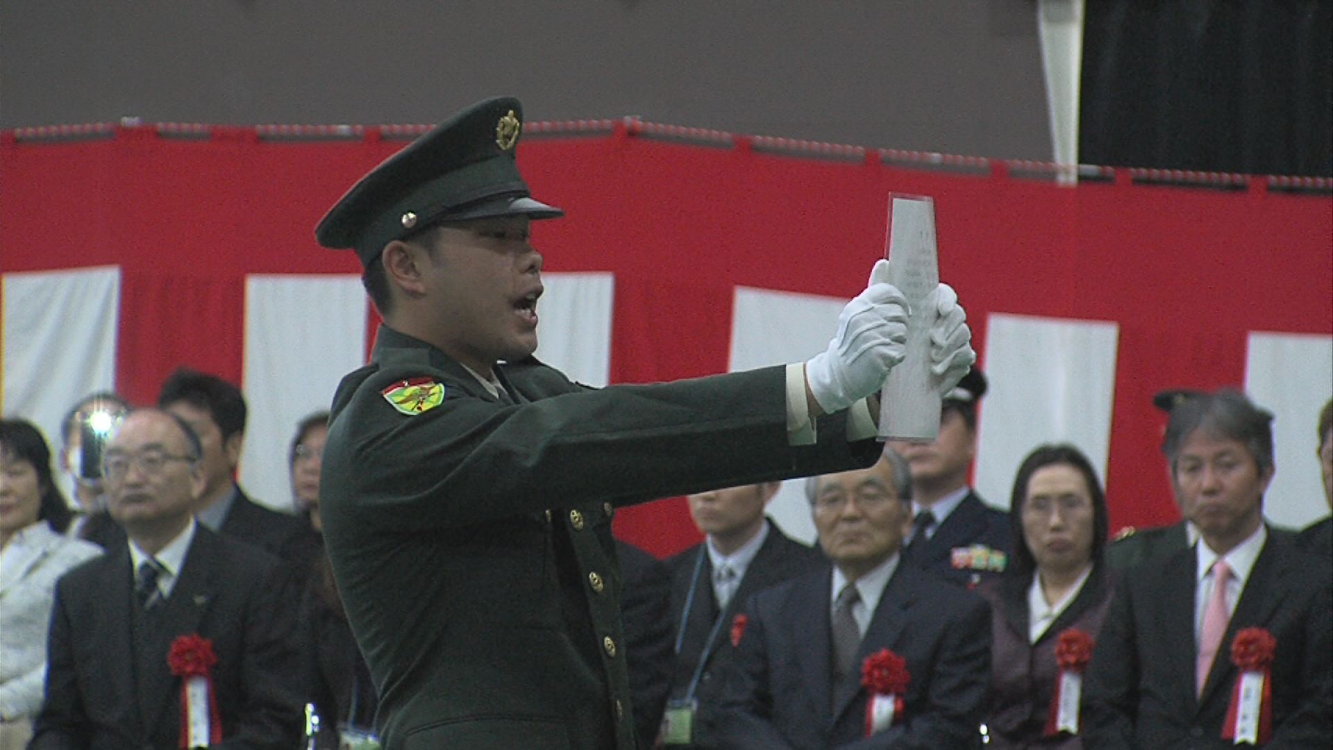 自衛官候補生入隊式  80人が決意新たに
