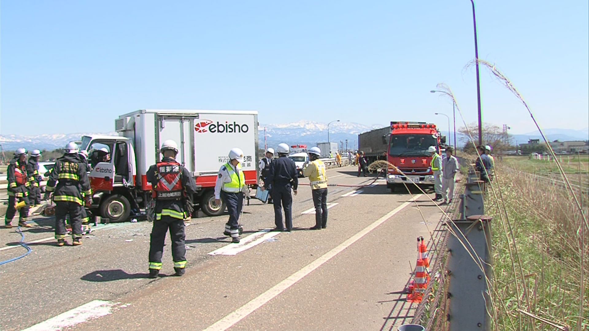 国道18号で追突事故 20代男性がけが
