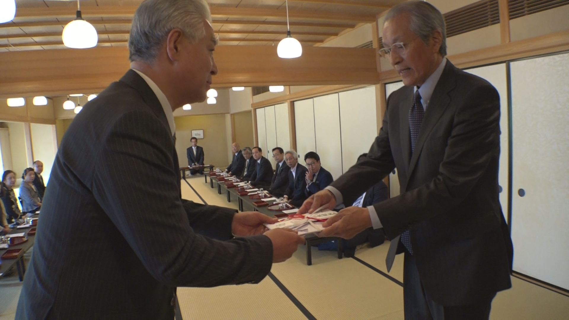 国宝「山鳥毛」を観光資源に 高田旅館組合が寄付