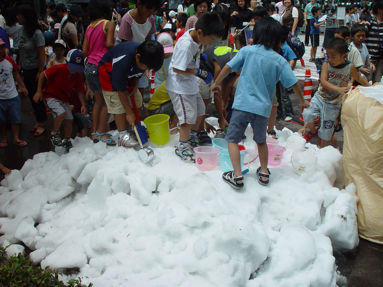 雪遊び