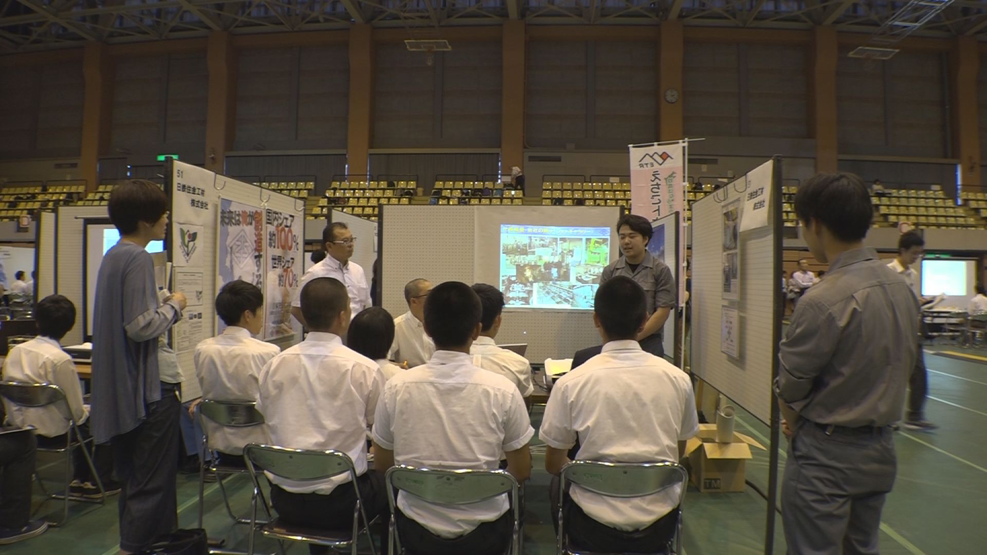 高校生の就職活動がスタート  学生700人参加の企業説明会