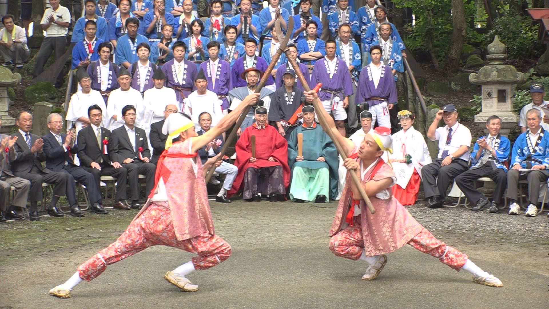 1300年余りの伝統を伝える　関山神社“火祭り”