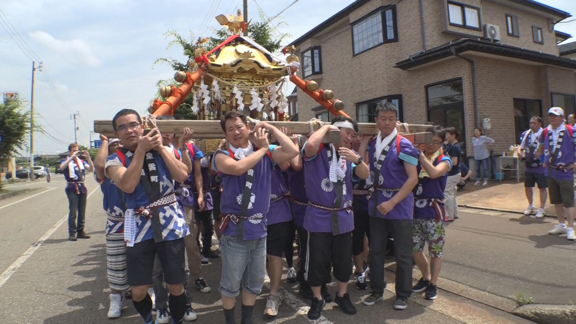 上越まつり5日目“御輿巡行” 氏子町内練り歩く