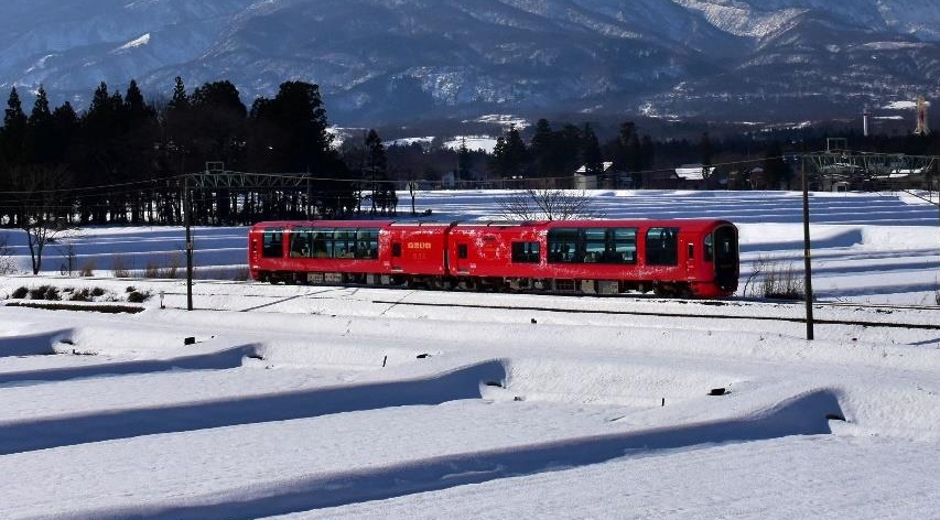「雪月花」冬季運行 あすから予約受付！12 月はカニコース