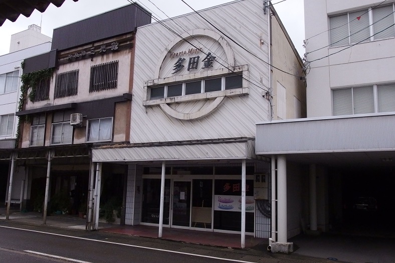 本町6 タダエンターテイメントが事業停止 負債約8,000万円