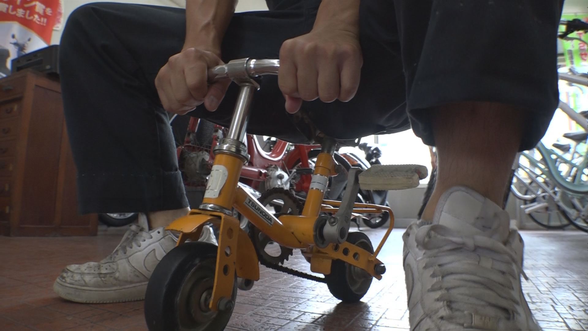 超ミニ自転車も！新井商店街に市民アート大集合！