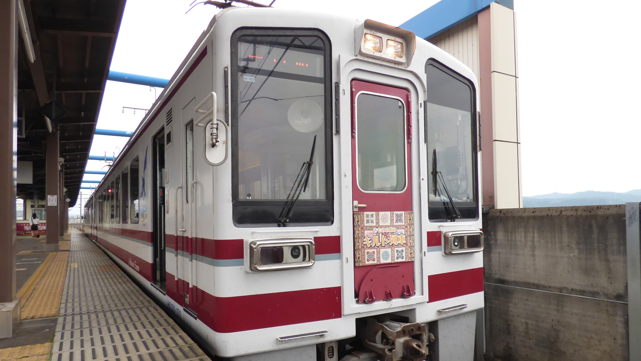 ほくほく線　キルト作品を展示した車両が運行中