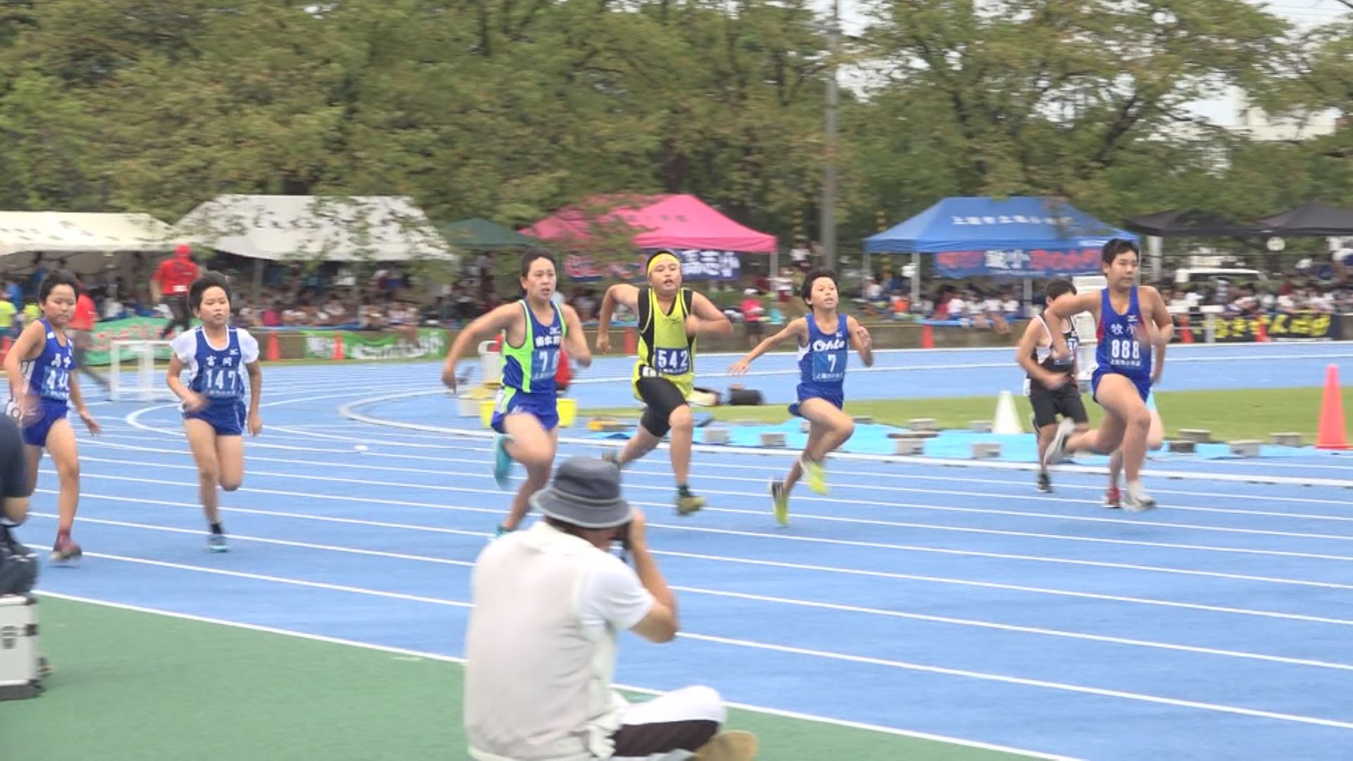 新トラックを駆け抜ける！小学生親善陸上競技大会