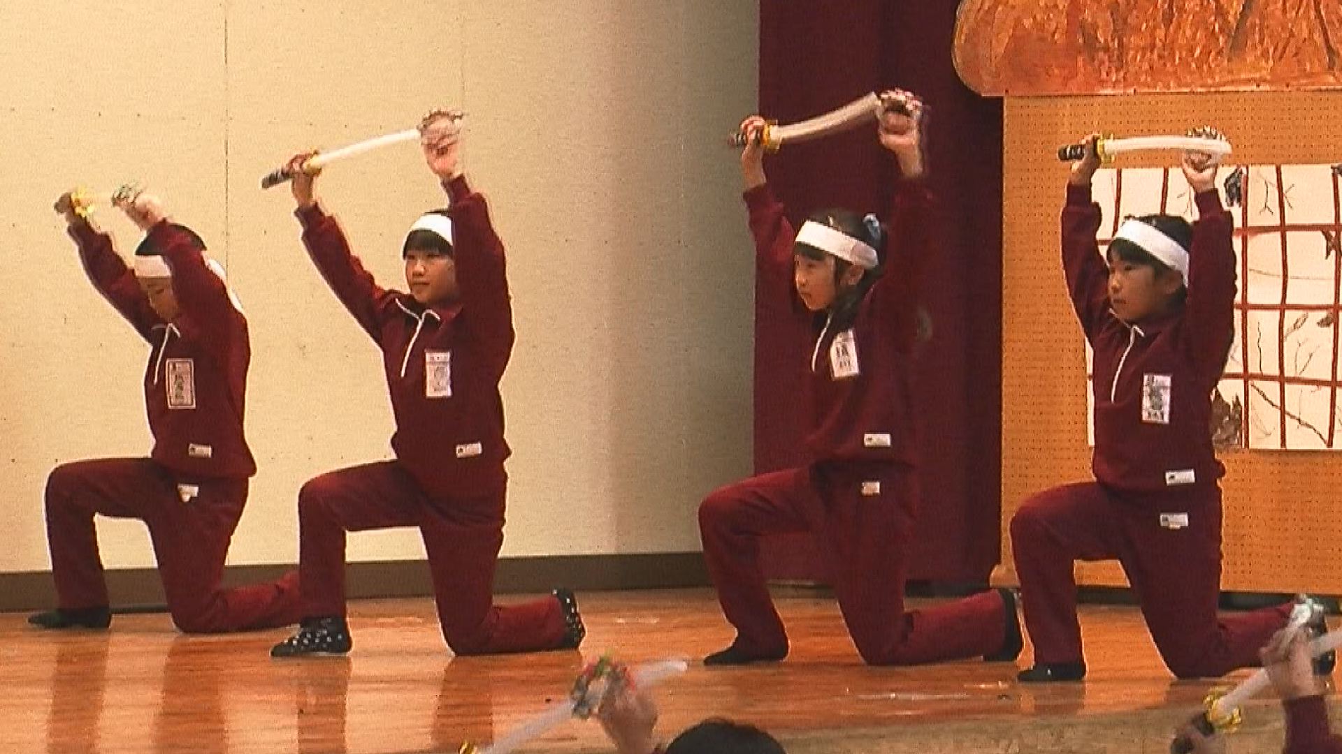 伝統芸能「剣の舞」 児童の手で30年ぶりに復活