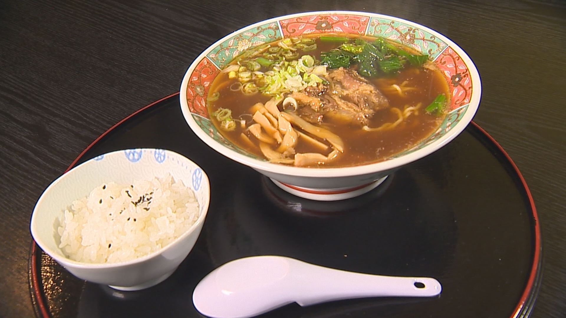 りらく庵　ラーメン