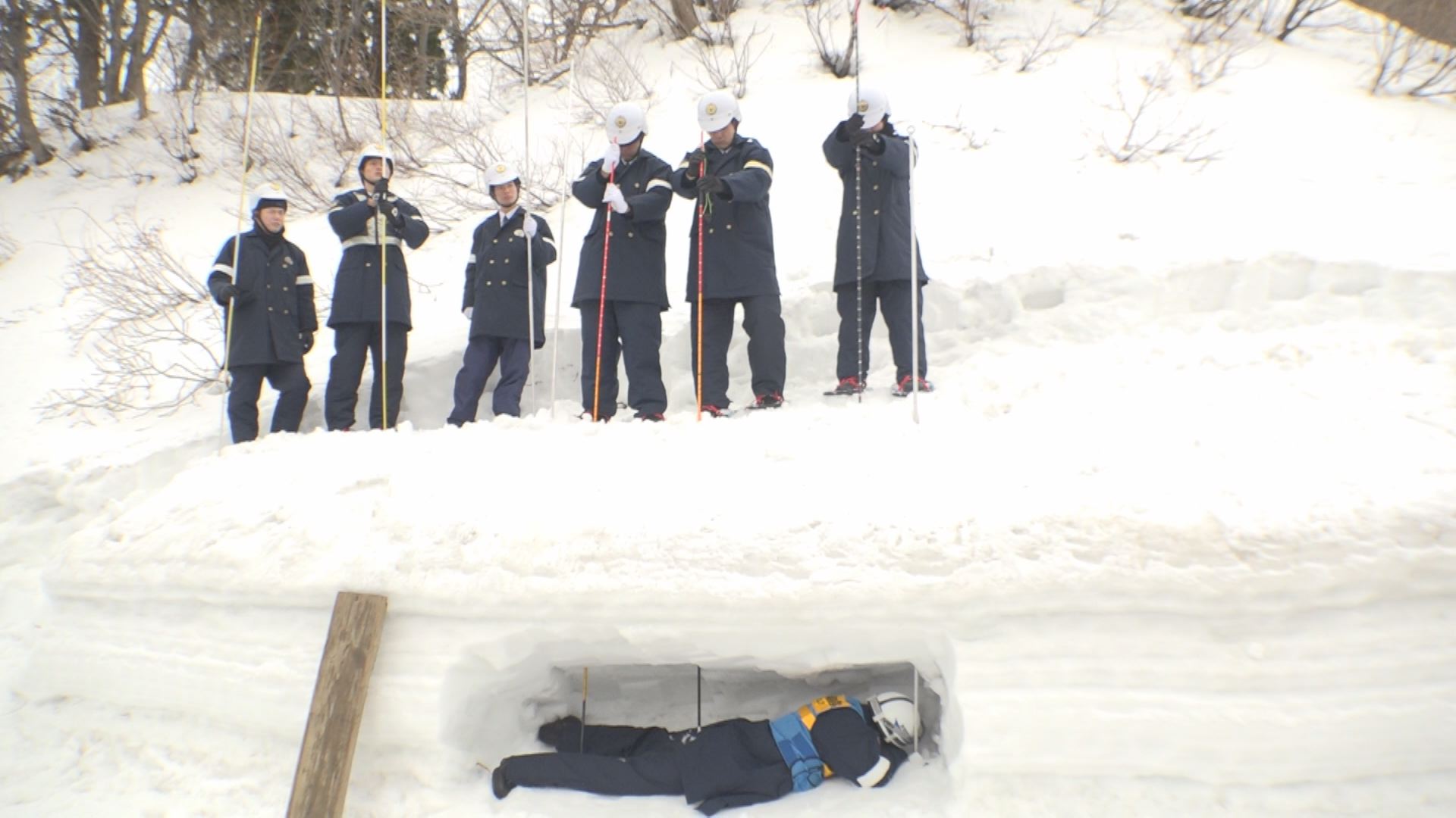 雪害対策訓練　雪山へはビーコンを忘れずに