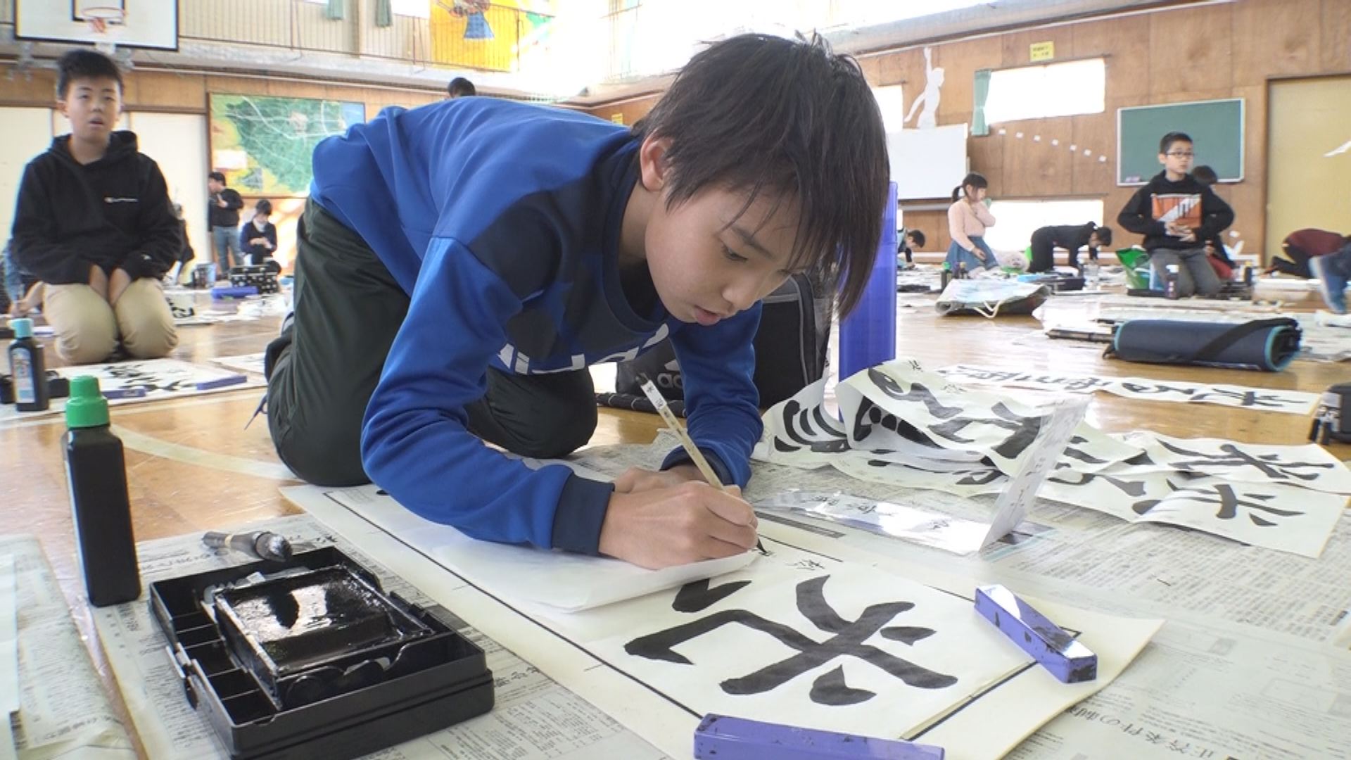 戸野目小 新春書初め大会