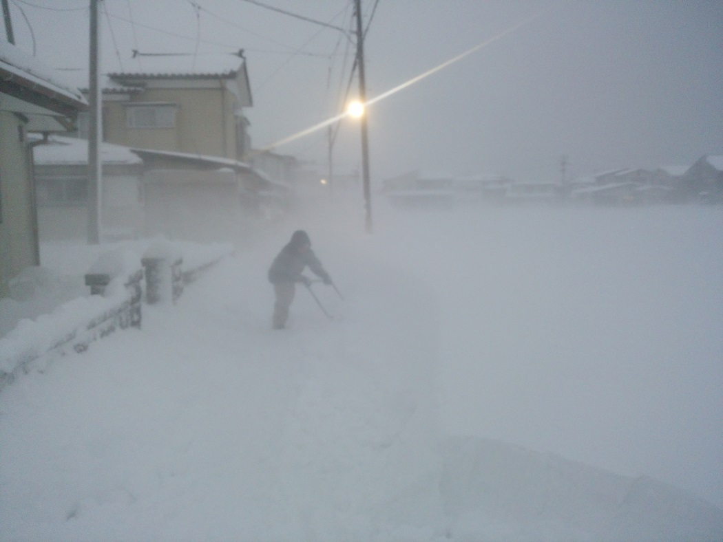 雪降りやすく風強まる 交通の乱れ視界不良に注意！