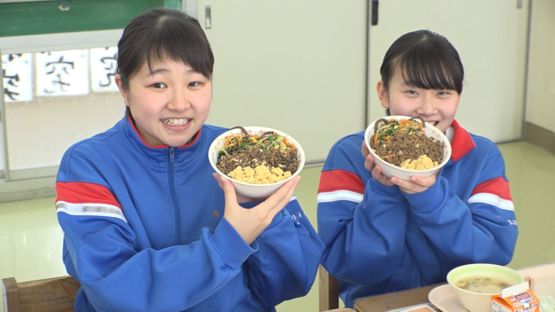 大島中生徒が考案“ホタル丼”　地域住民招いて試食会