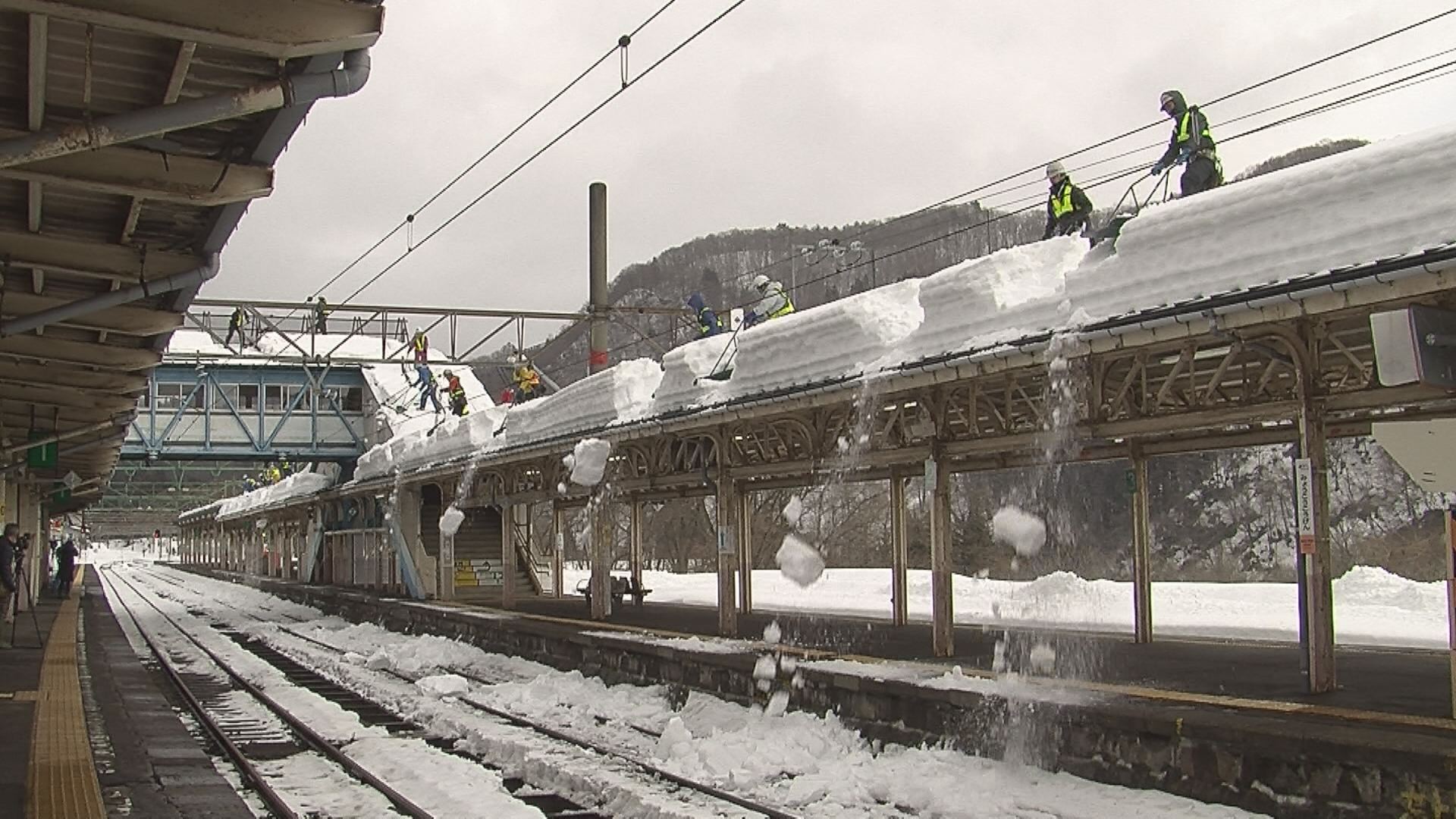 列車運休させ集中除雪  妙高高原駅