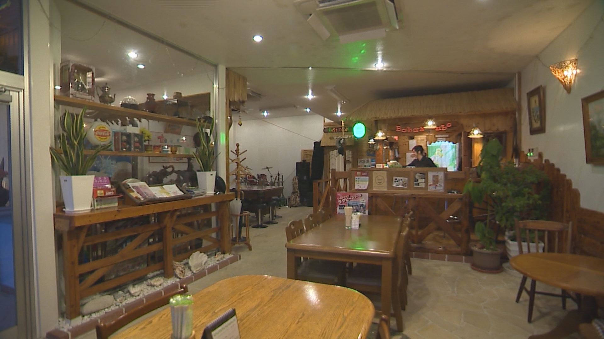 カラバル　店内