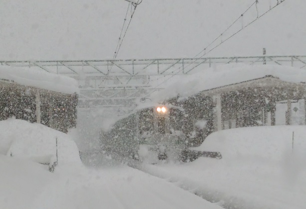 大雪の影響で列車運休・運転見合わせ