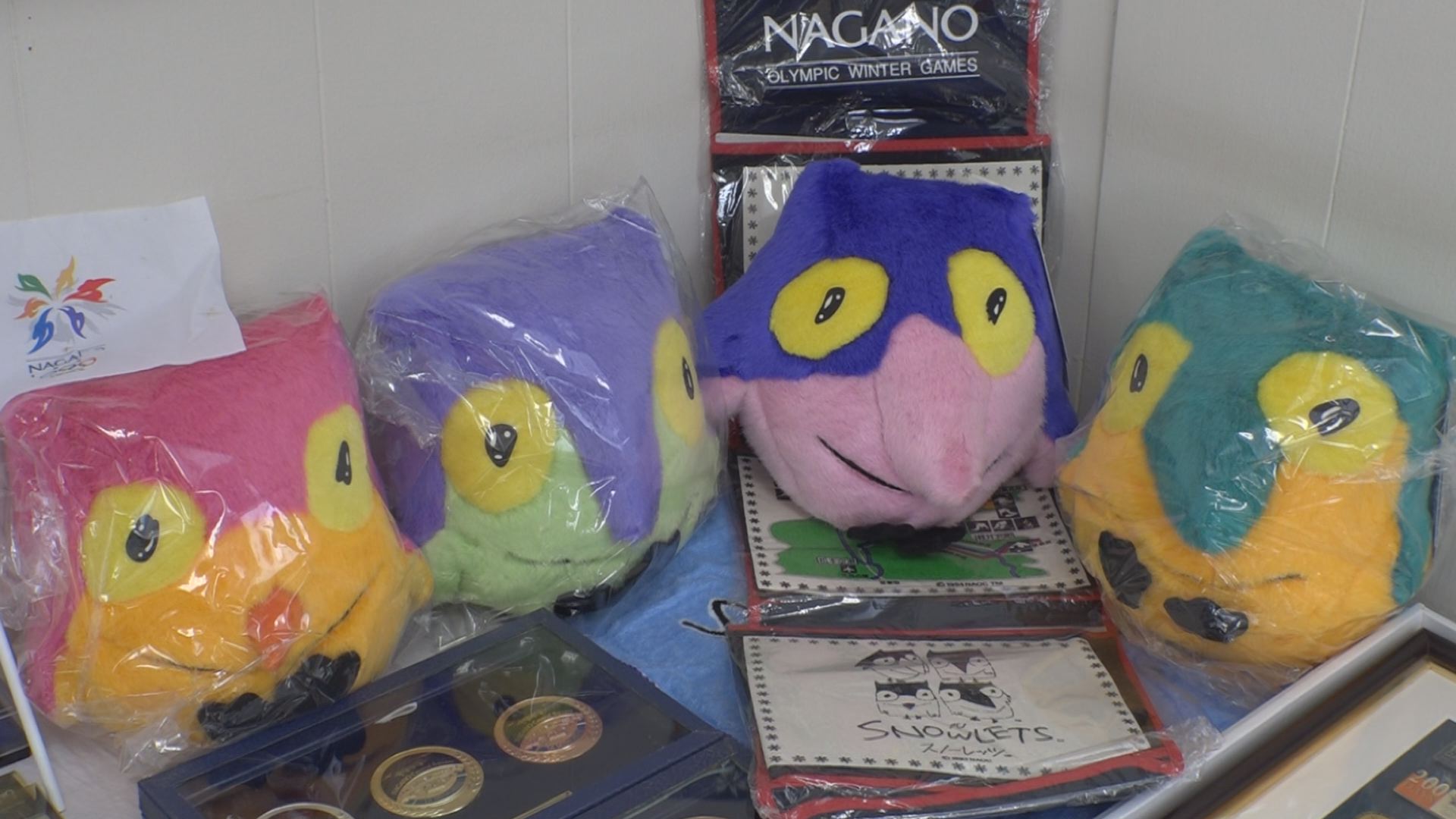 オリンピック公式グッズ コレクション展示中！