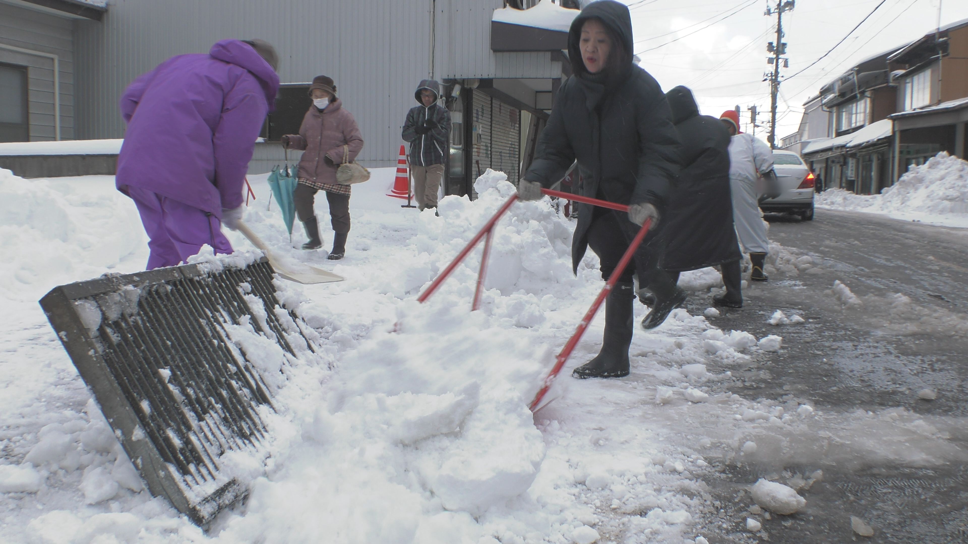 【動画】 雪国の強い味方 これが流雪溝の威力！