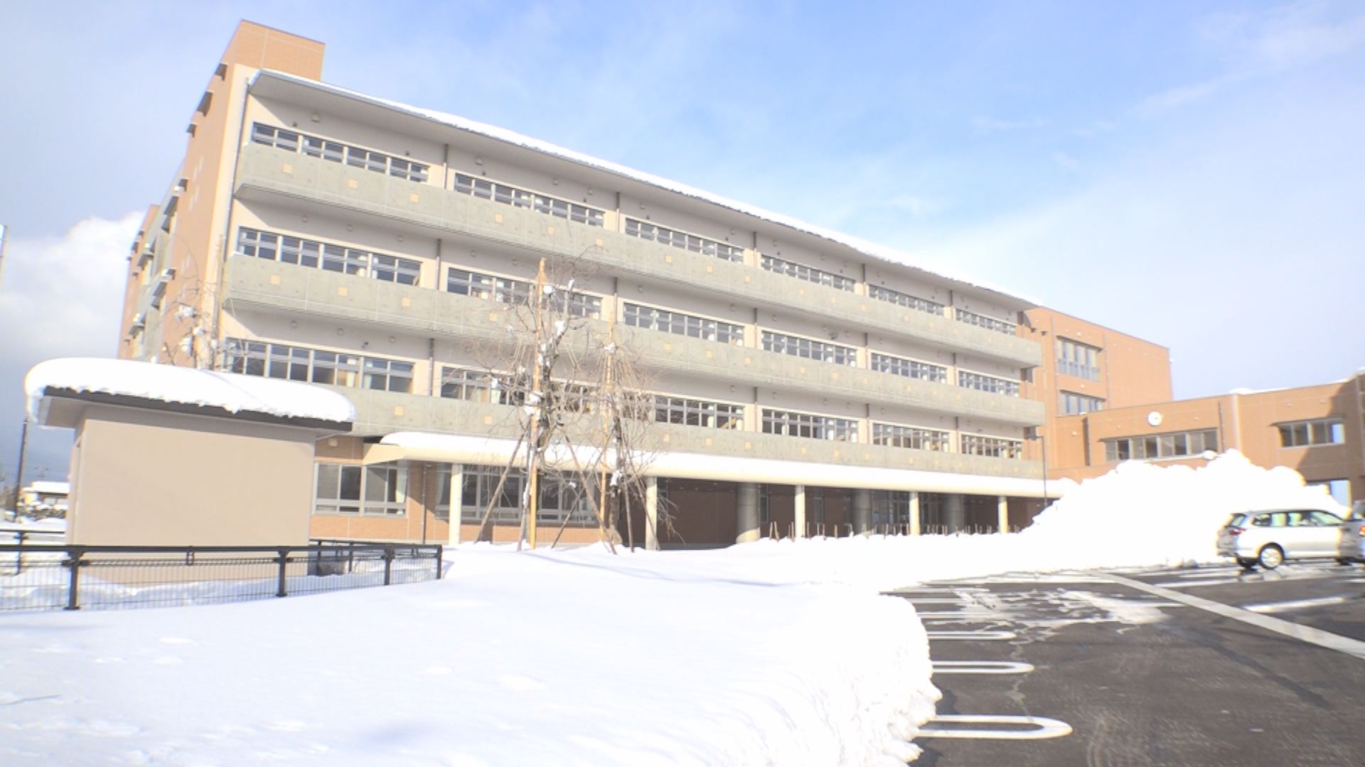 有田小学校 完成！議員が新校舎を見学