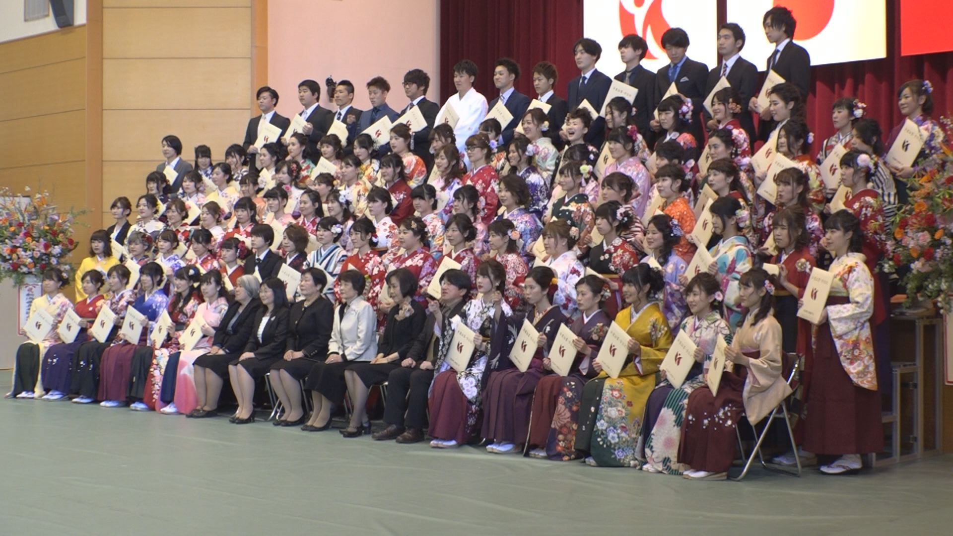 看護大卒業式 106人が新たな一歩！