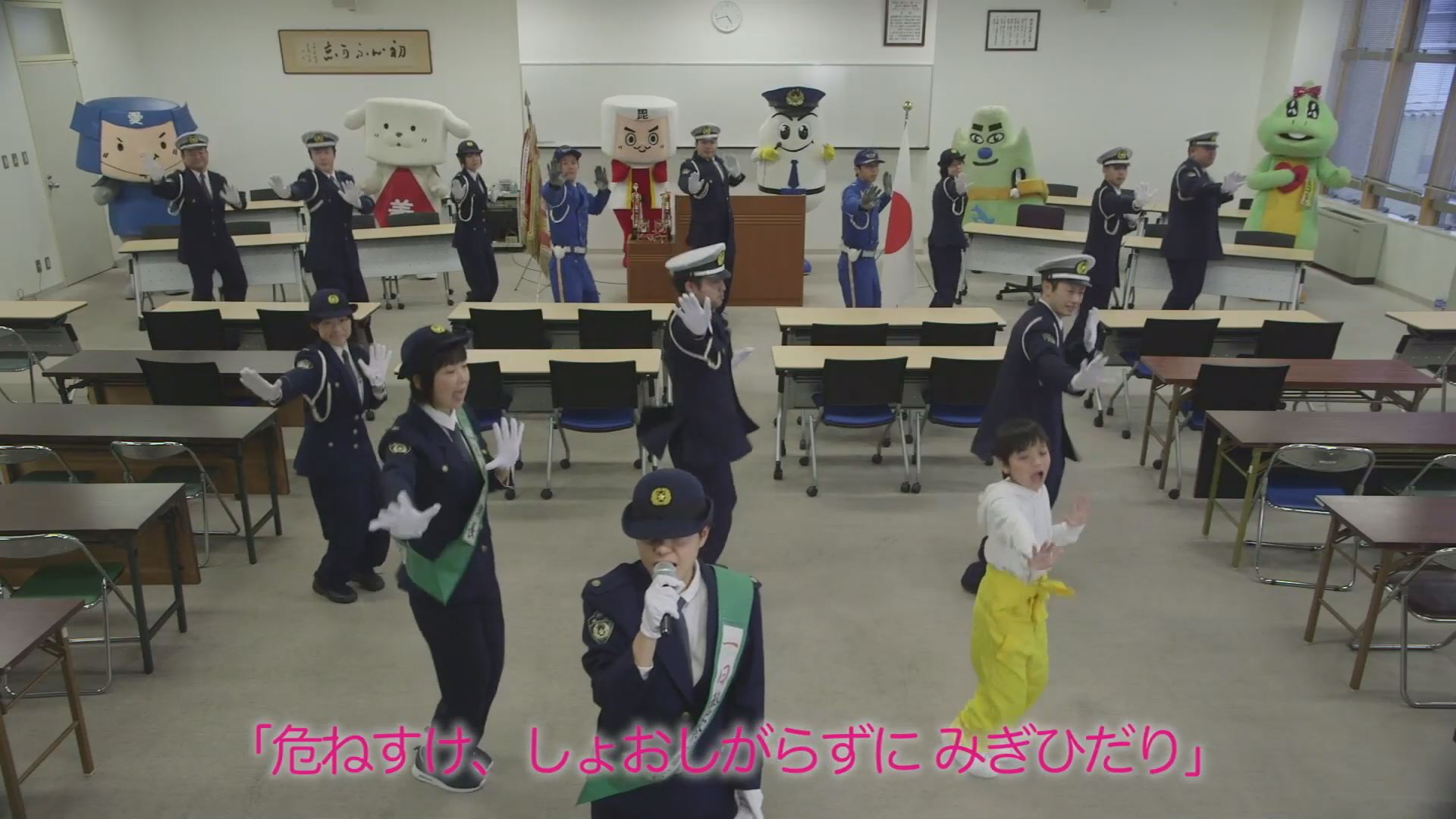 警察署員が踊る！交通事故防止のダンス動画公開中