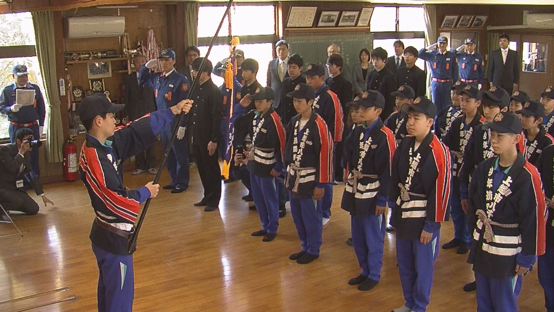 力強く決意　夷浜少年消防隊　入退隊会式