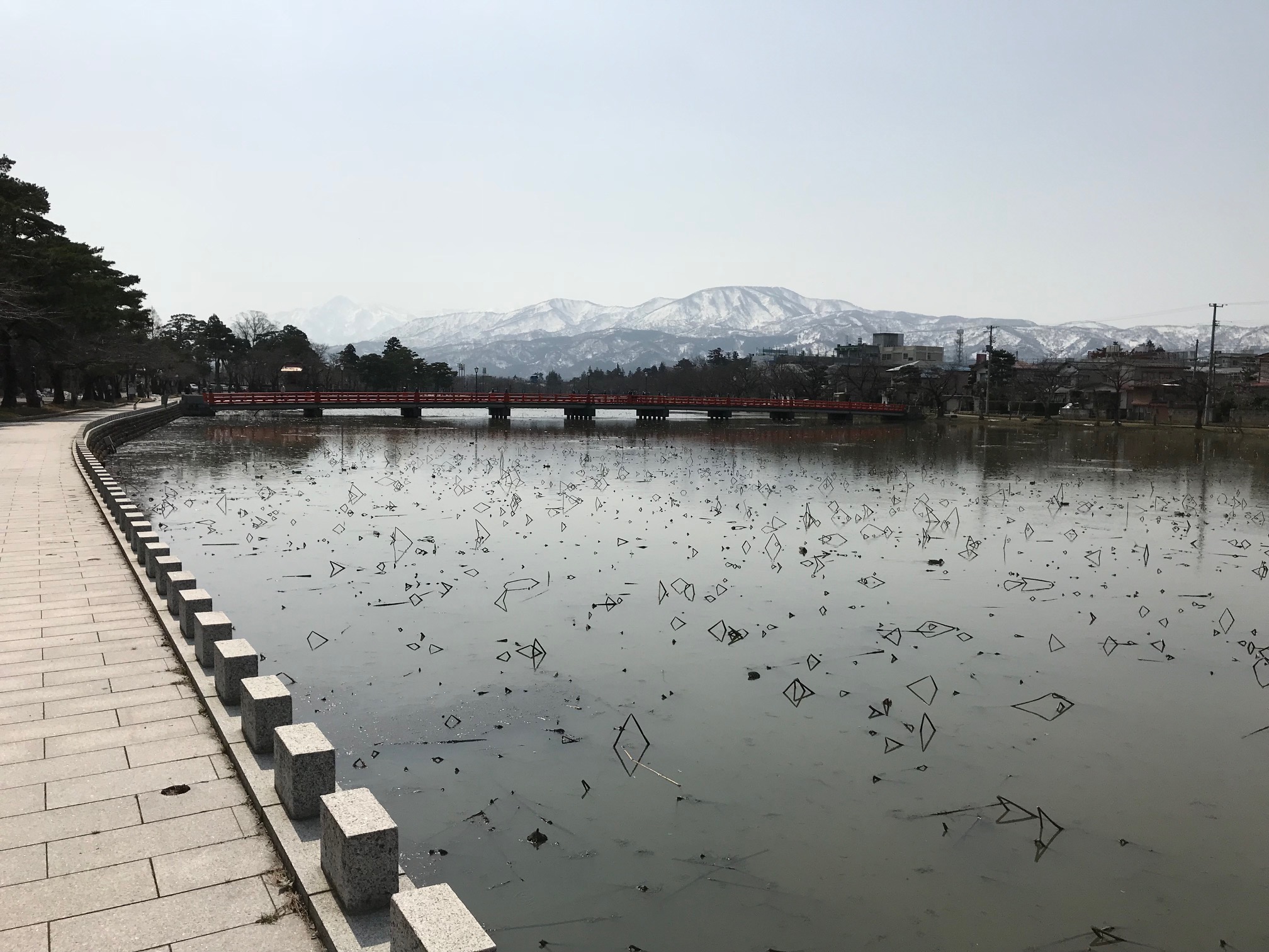 きょうの高田は23℃ 一転あすは冬の寒さ