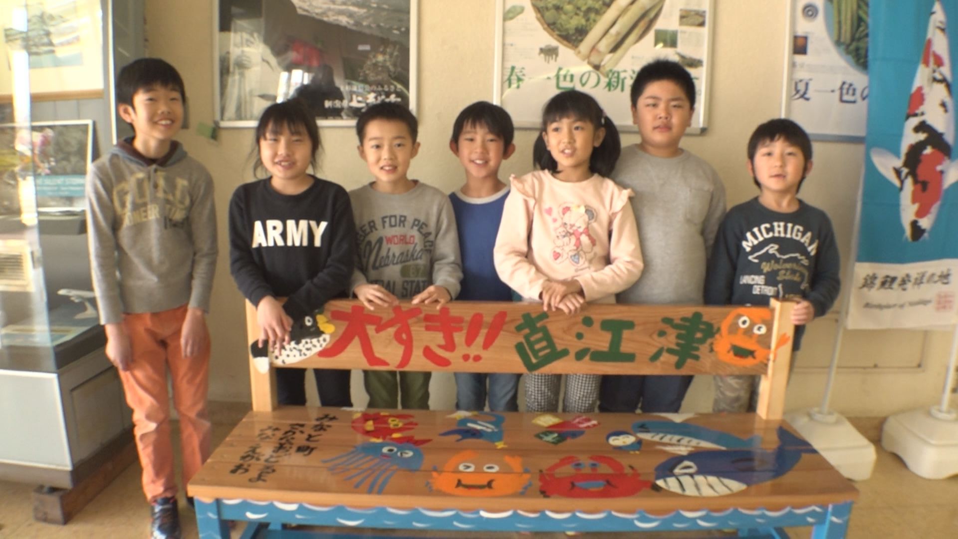 地元児童が制作  直江津街なかにベンチ設置