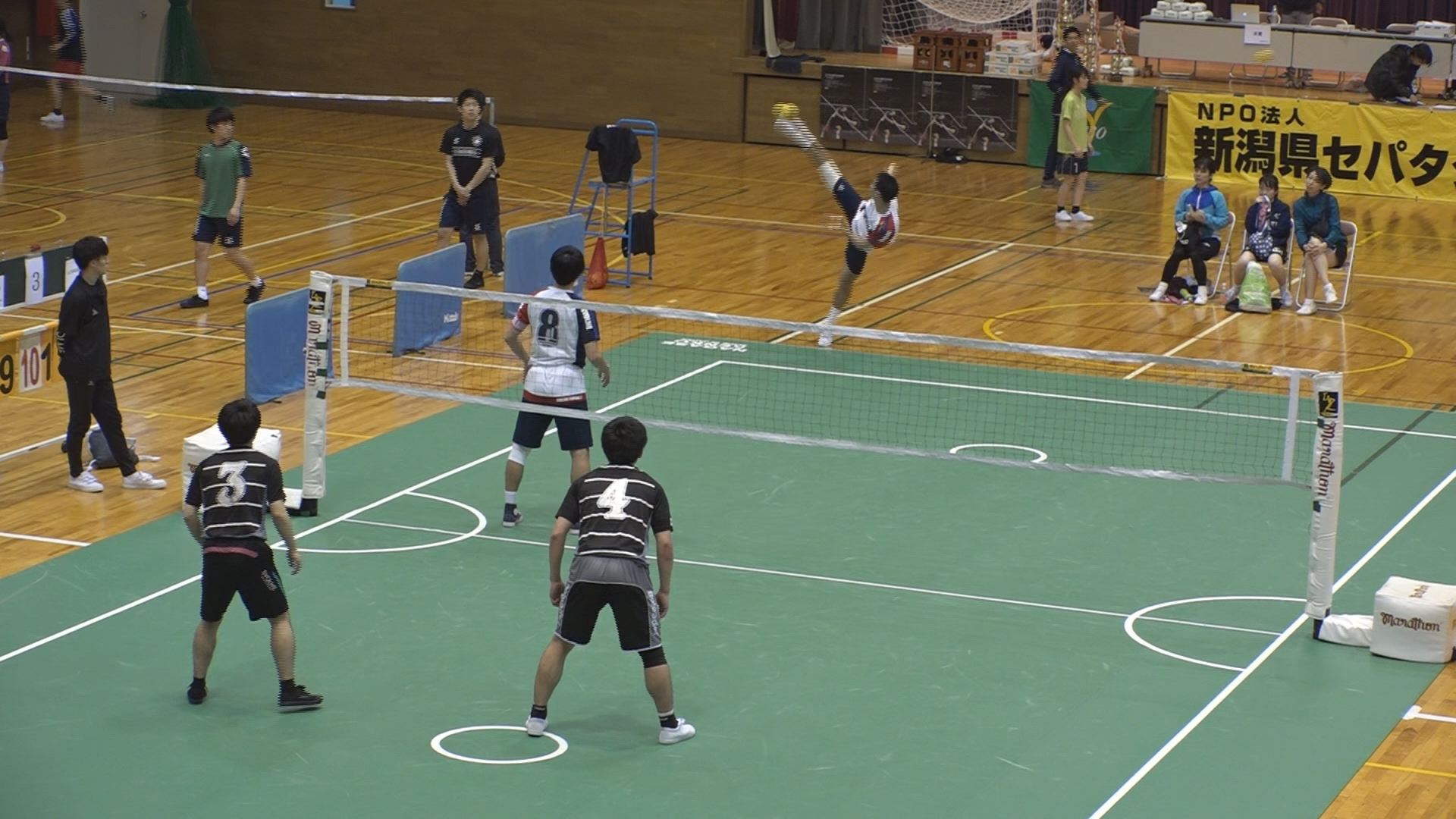妙高市で熱戦！足のバレーボール”セパタクロー”