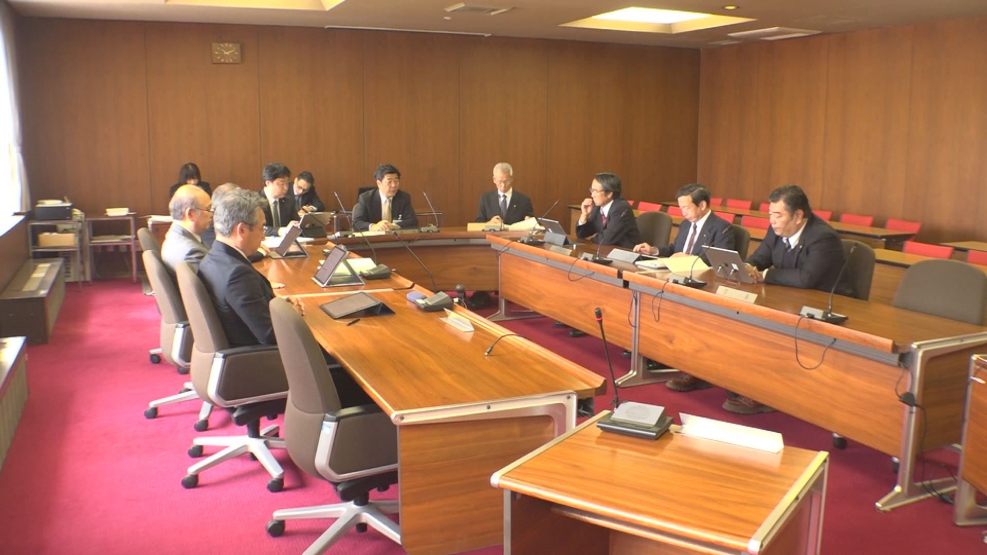 人口減少食い止めるには　上越市議会特別委員会が意見書