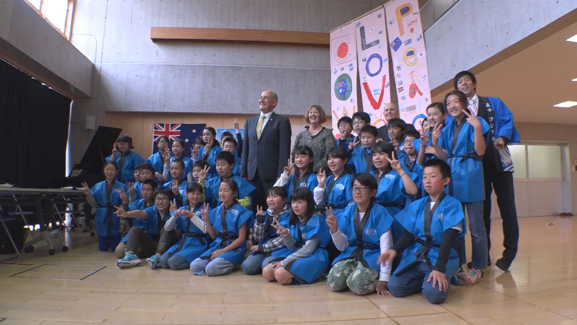 豪州カウラ市と直江津小6年生が平和友好交流