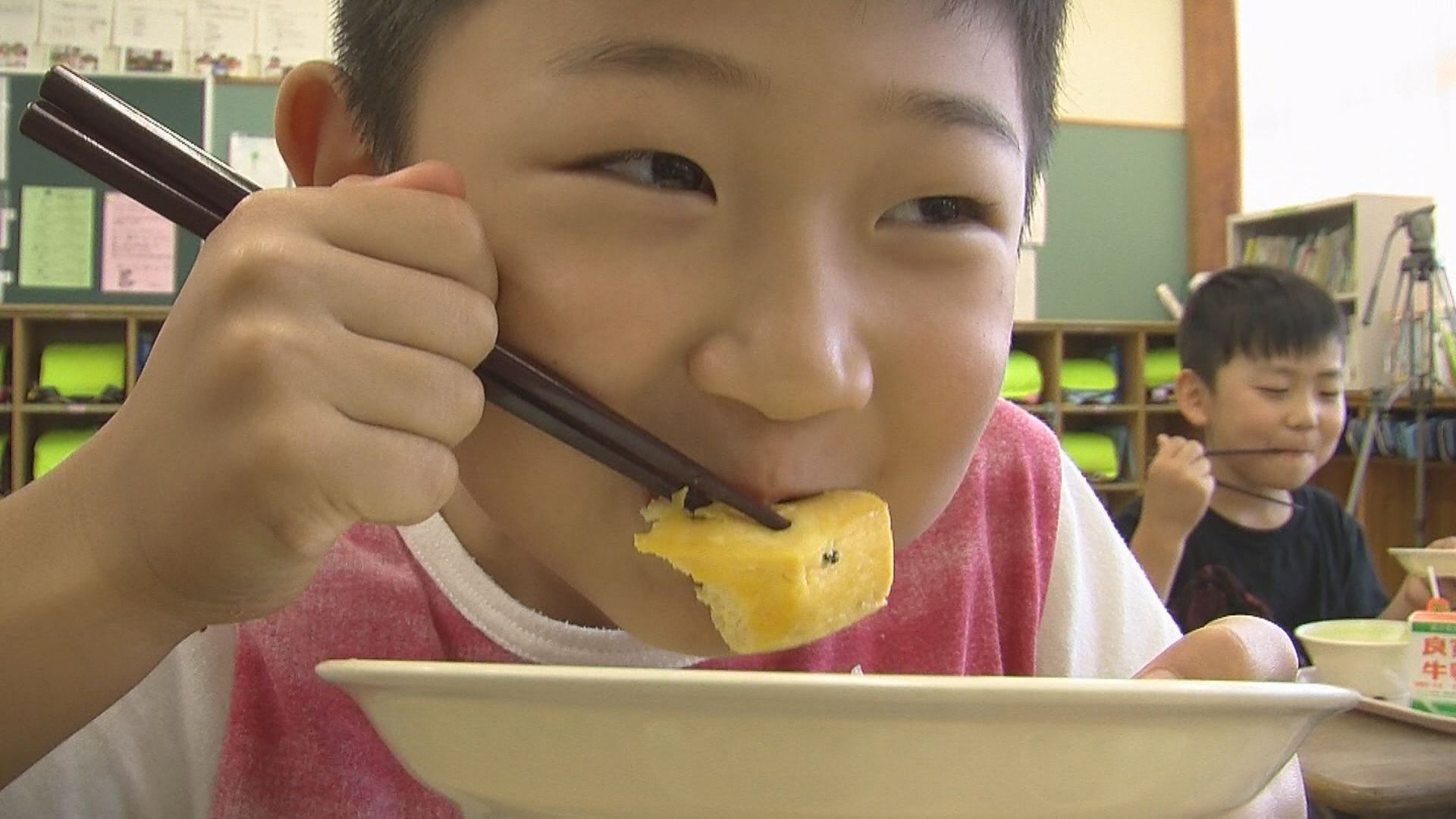 給食にもうみがたり！おいしくオープン祝う