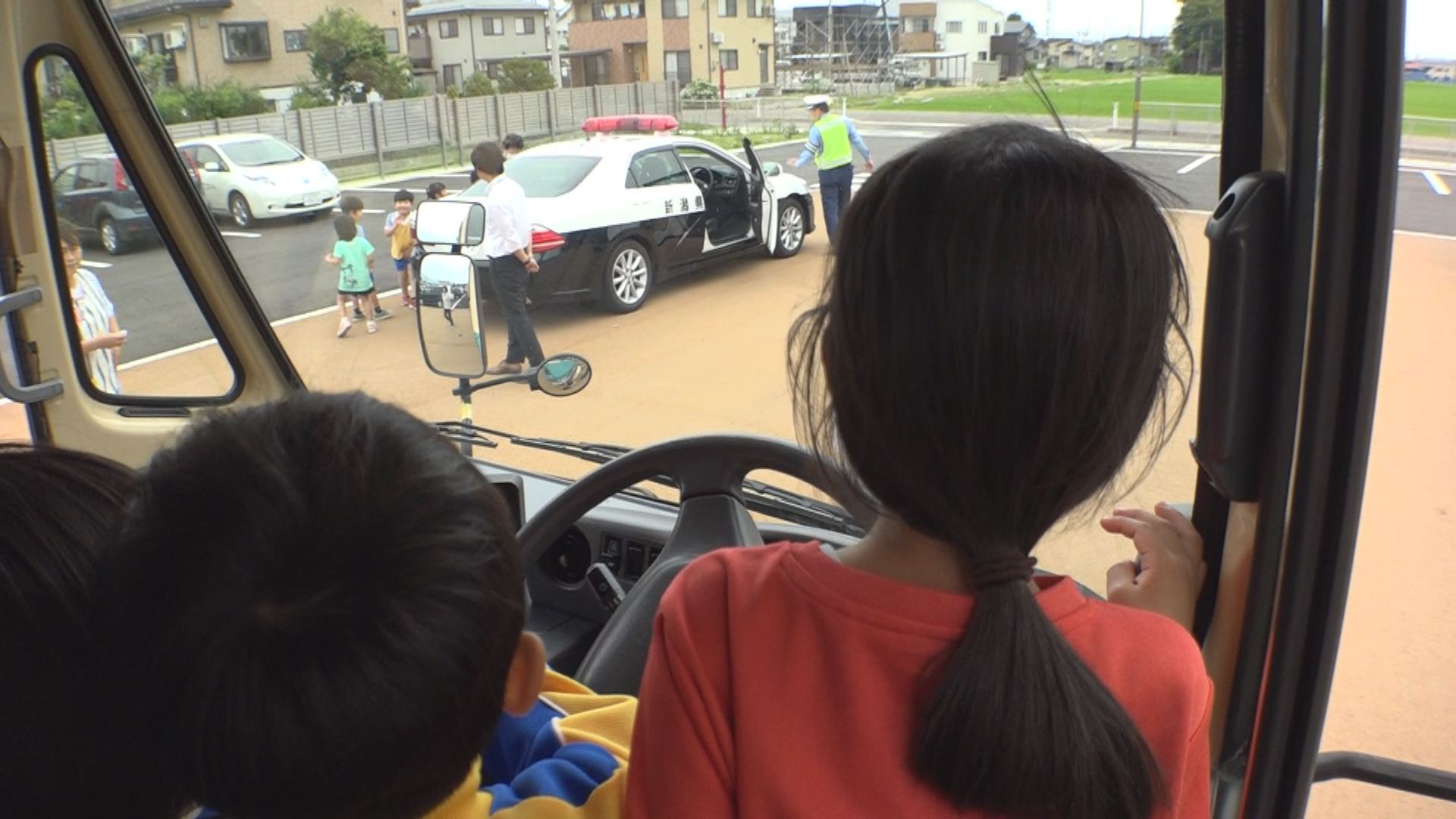 ドライバーの視界で遊ばないで！こども園で交通安全教室