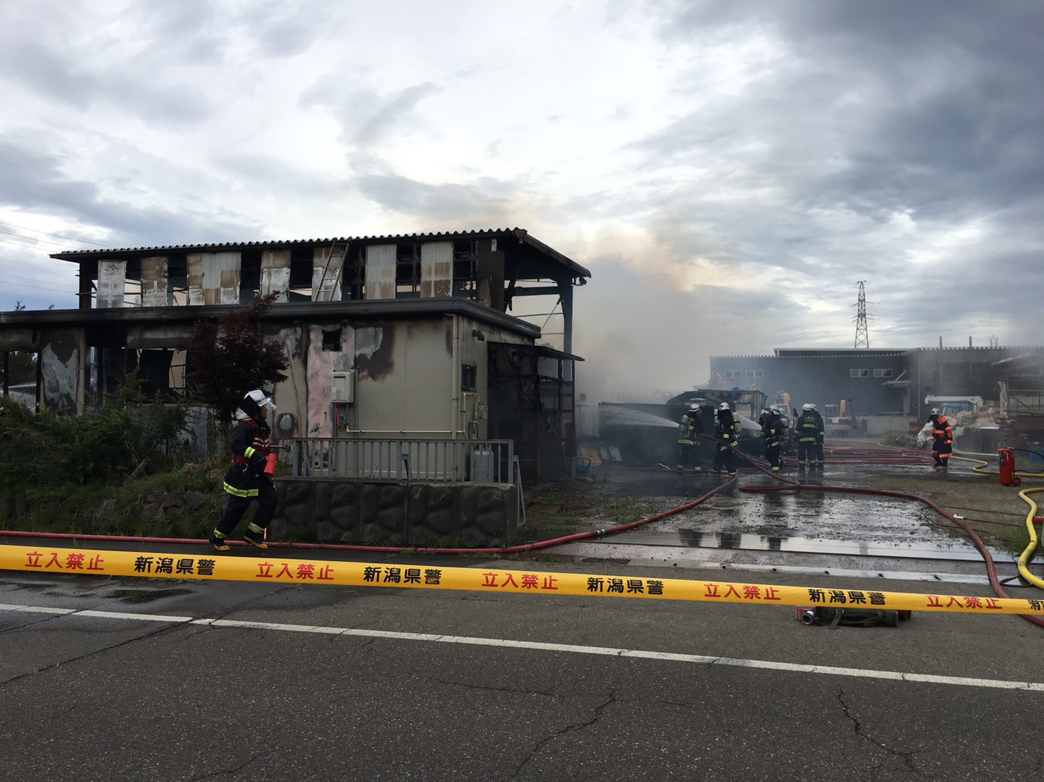 上越市西田中 資材置き場で火災 けが人なし