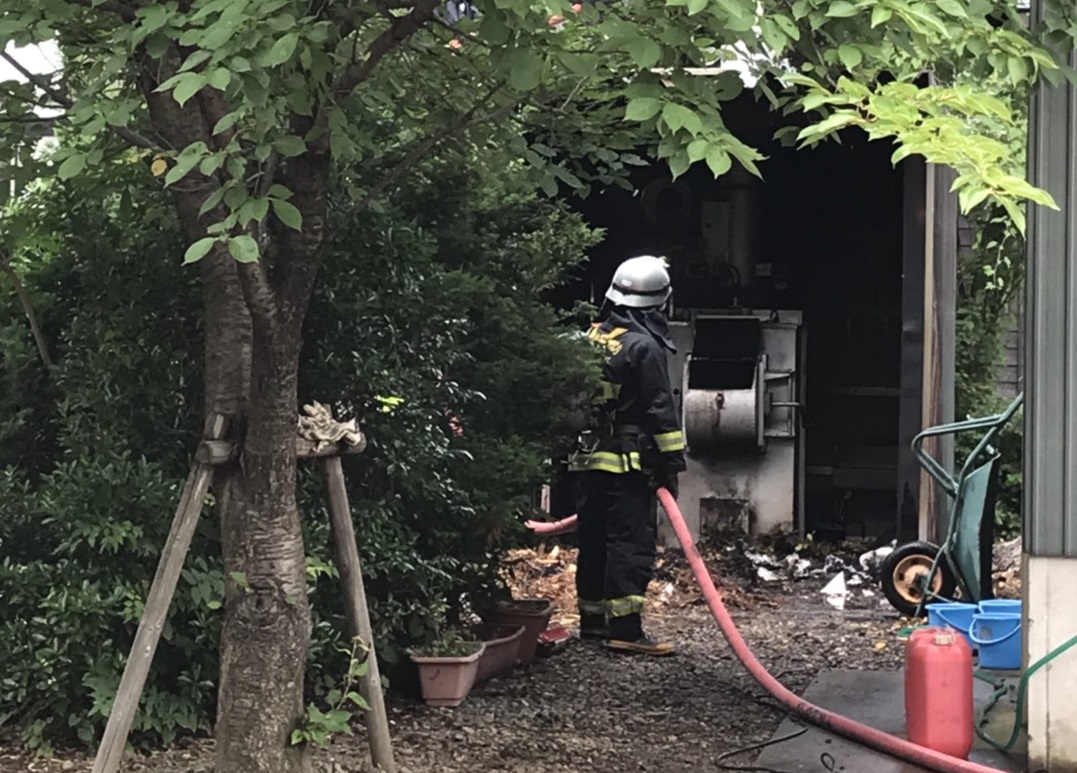 寺町2久昌寺の焼却炉建物で火災 けが人なし