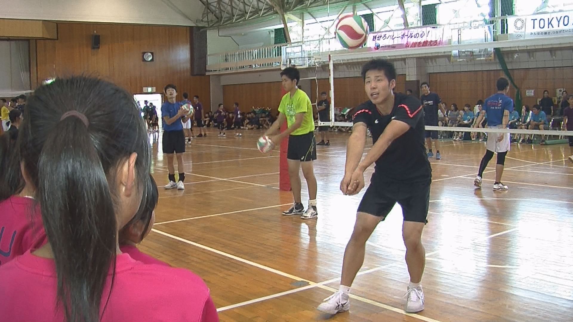 先生はあこがれの大先輩 新井雄大バレーボール教室