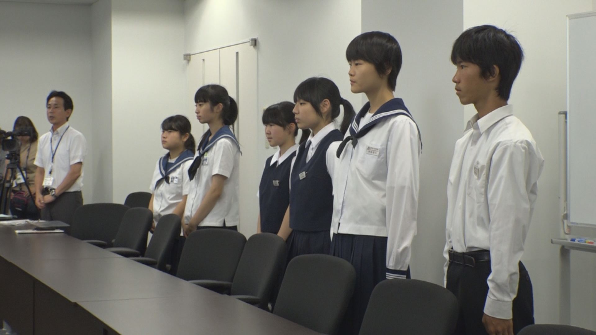広島平和記念式典に参加 妙高市中学生が市長に報告