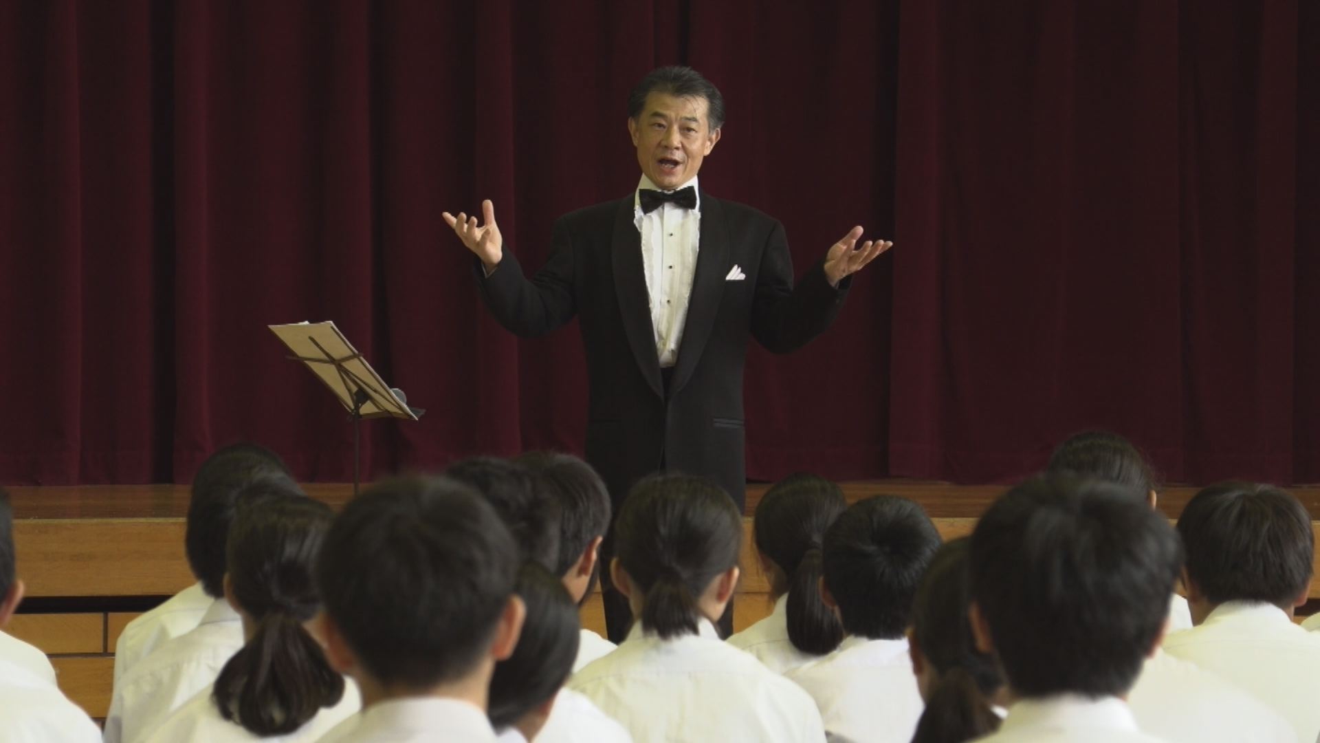 日本一の低音の歌声に感動！浦川原中で声楽コンサート