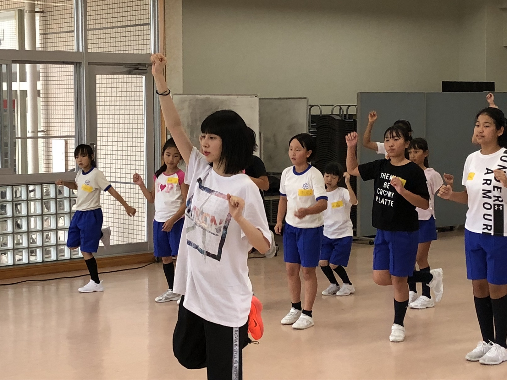 プロダンサーまなこさん 附属小でスペシャルレッスン！